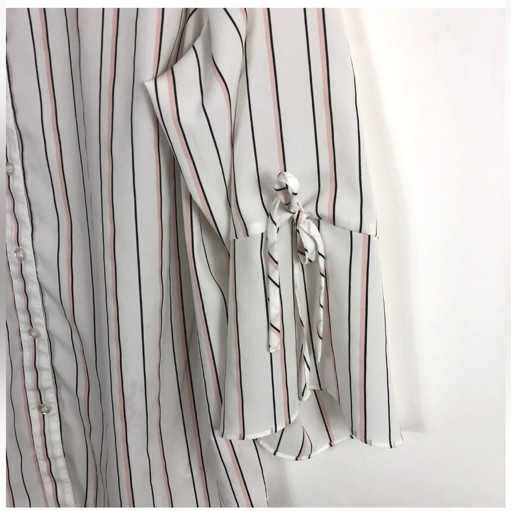 JUST REDUCED!! NWOT Roz & Ali White, Pink, and Black Stripe V-Neck Button Down